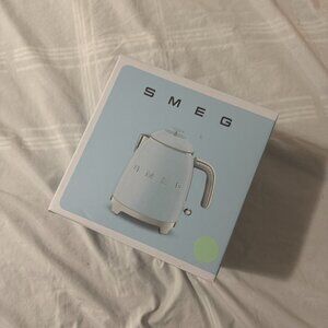 UNOPENED SMEG Smeg 50's Retro Style Mini Cordless Kettle